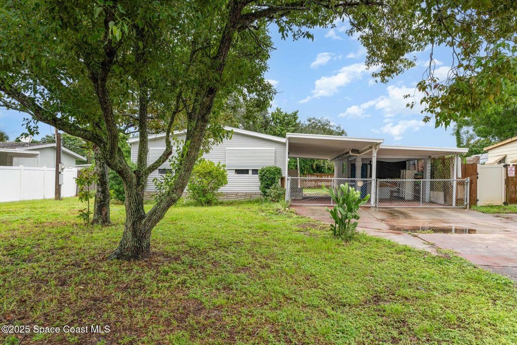 Image 1 of property listing at 1585 Seneca Drive, Melbourne, FL 32935