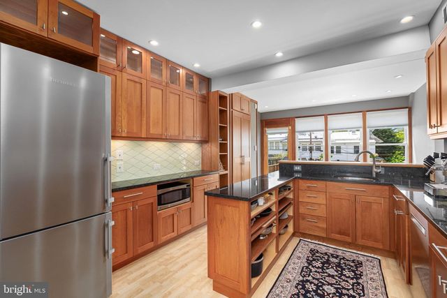 1748 KENYON STREET, Washington, DC 20010