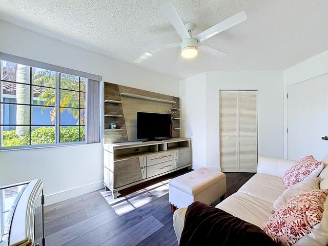 333 NW 45th Terrace, Deerfield Beach, FL 33442