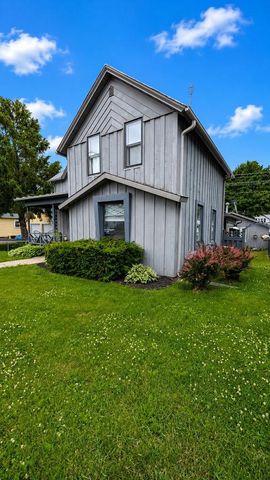 408 8th Street, Baraboo, WI 53913