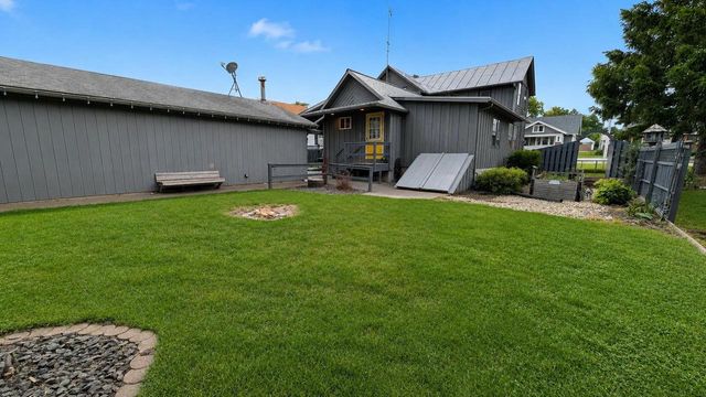 408 8th Street, Baraboo, WI 53913
