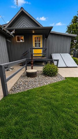 408 8th Street, Baraboo, WI 53913
