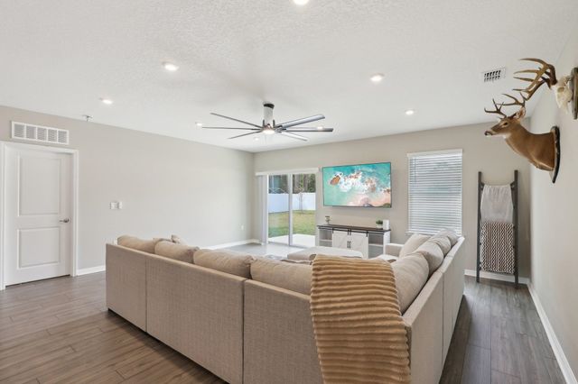 65 Beacon Mill Ln, Palm Coast, FL 32137