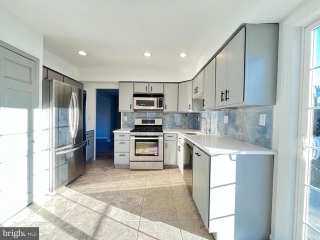 22 CLEMSON RD, Cherry Hill, NJ 08034