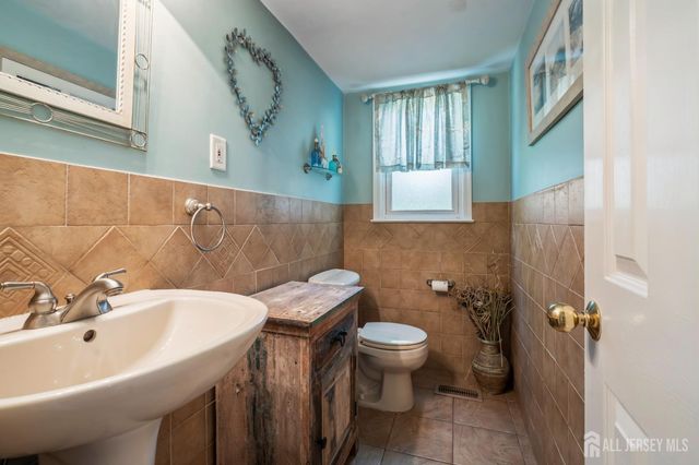 23 Gladstone Drive, East Brunswick, NJ 08816