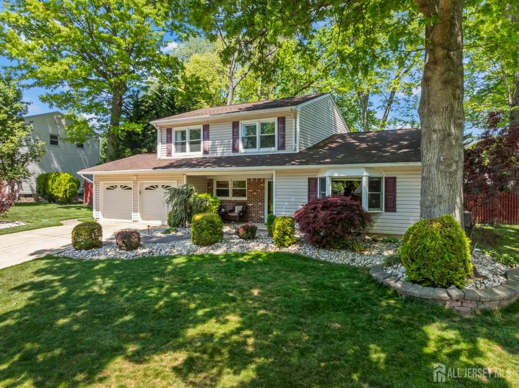 23 Gladstone Drive, East Brunswick, NJ 08816