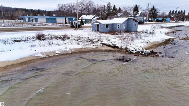 13336 S West Bay Shore, Traverse City, MI 49684