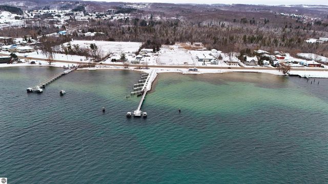 13336 S West Bay Shore, Traverse City, MI 49684