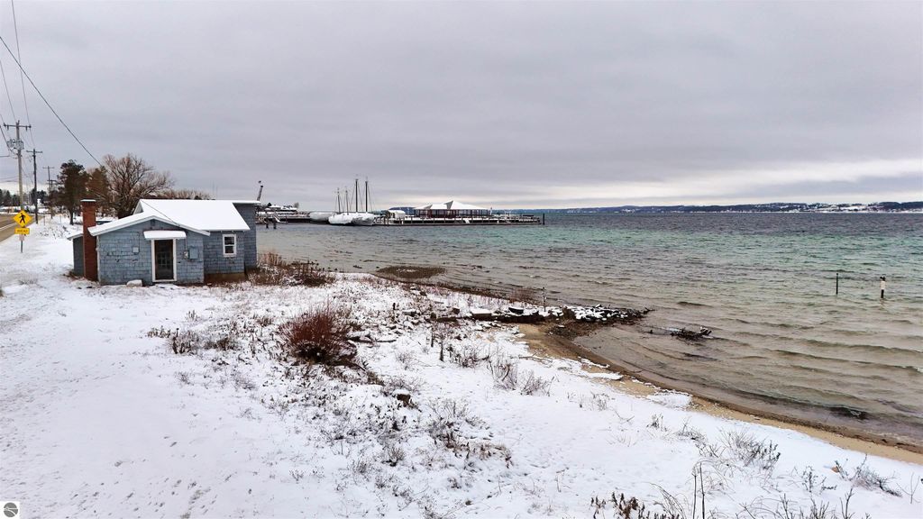 13336 S West Bay Shore, Traverse City, MI 49684