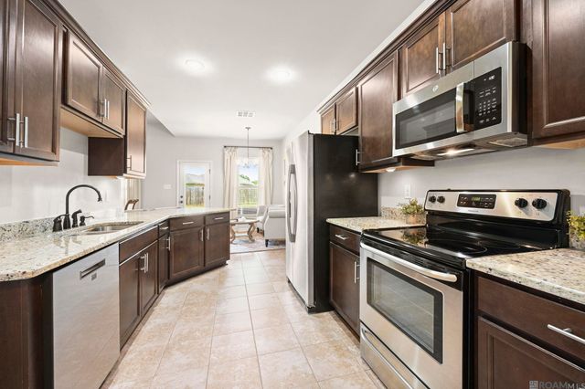 18334 Crows Nest Dr, Prairieville, LA 70769
