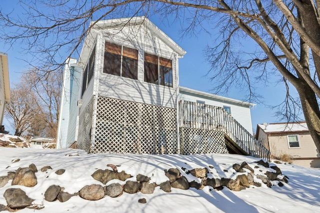 609 Seven Nations Drive, Madison, WI 53713