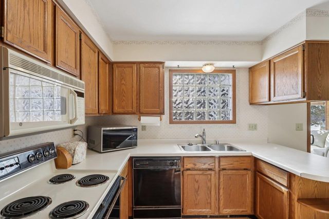 609 Seven Nations Drive, Madison, WI 53713