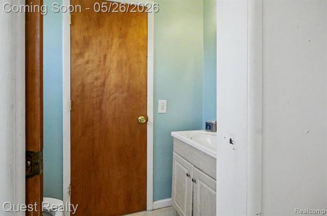 28326 Los Olas Drive, Warren, MI 48093
