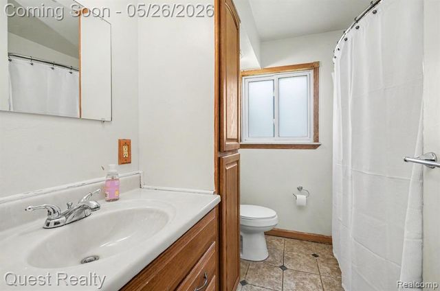 28326 Los Olas Drive, Warren, MI 48093