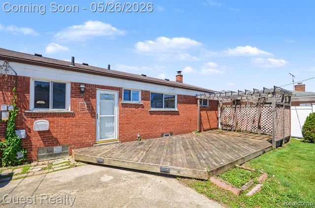 28326 Los Olas Drive, Warren, MI 48093