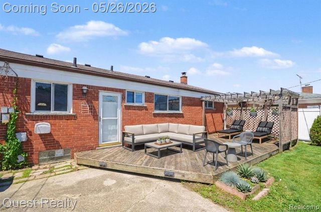 28326 Los Olas Drive, Warren, MI 48093