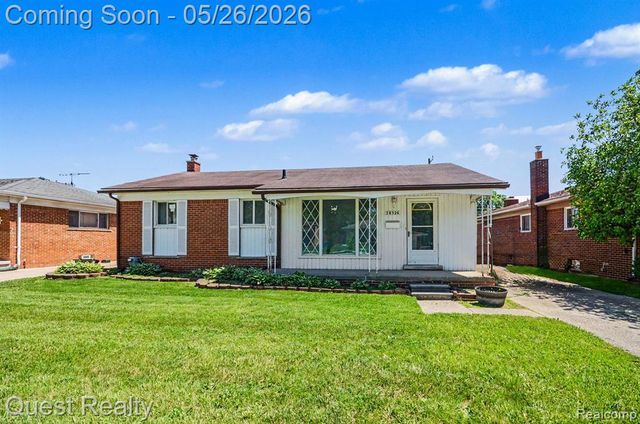 28326 Los Olas Drive, Warren, MI 48093