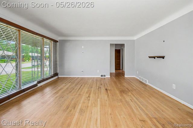 28326 Los Olas Drive, Warren, MI 48093