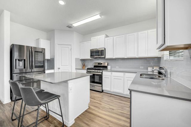 22611 Bristlegrass LN, Lago Vista, TX 78645