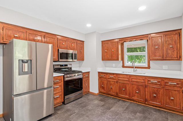 7990 E River Road, Fridley, MN 55432