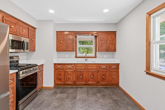 7990 E River Road, Fridley, MN 55432