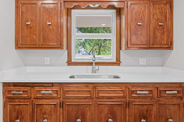 7990 E River Road, Fridley, MN 55432