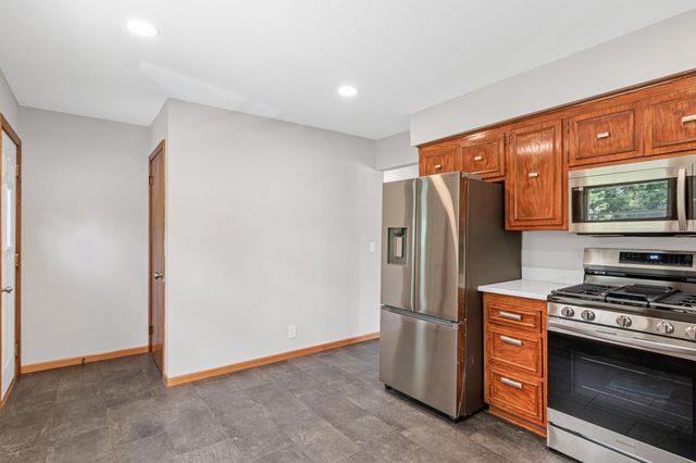 7990 E River Road, Fridley, MN 55432