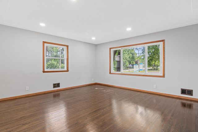7990 E River Road, Fridley, MN 55432
