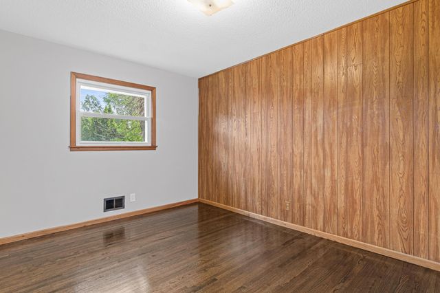 7990 E River Road, Fridley, MN 55432