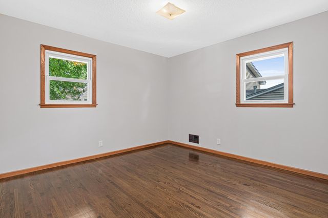 7990 E River Road, Fridley, MN 55432