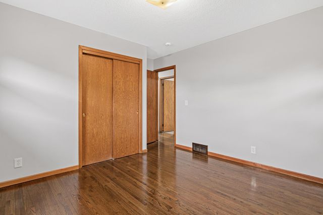 7990 E River Road, Fridley, MN 55432