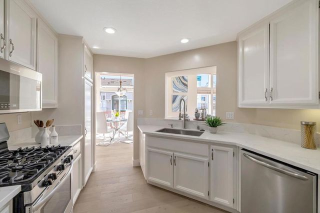585 Shoal Circle, Redwood City, CA 94065