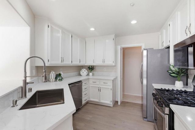 585 Shoal Circle, Redwood City, CA 94065
