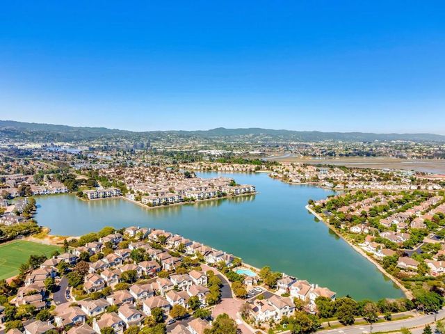 585 Shoal Circle, Redwood City, CA 94065