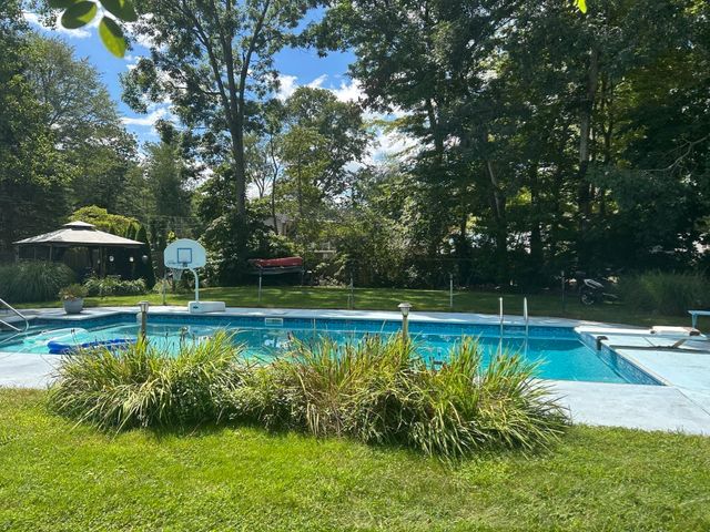 25 Hoover Ave, Brockton, MA 02301