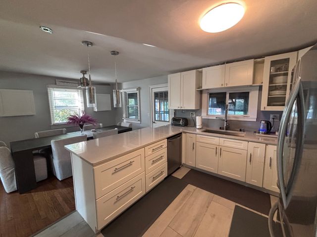 25 Hoover Ave, Brockton, MA 02301