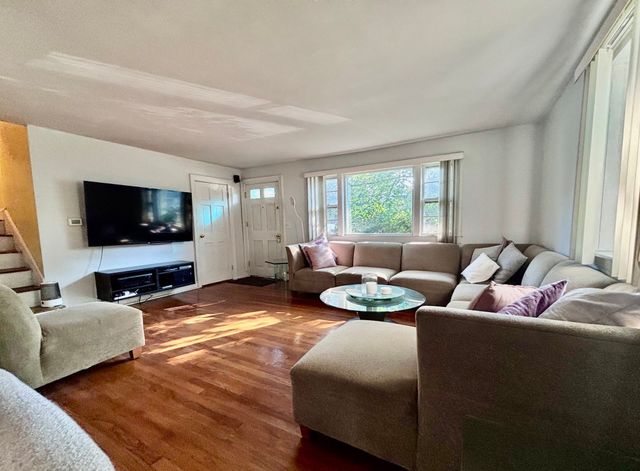25 Hoover Ave, Brockton, MA 02301