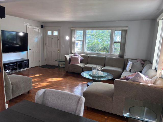 25 Hoover Ave, Brockton, MA 02301