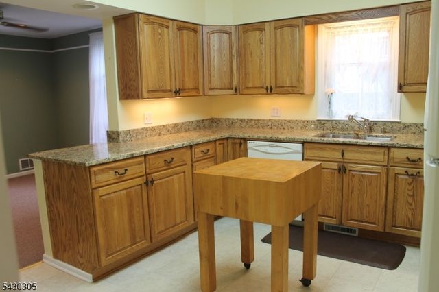 59 Molly Stark Dr, Morris Twp., NJ 07960