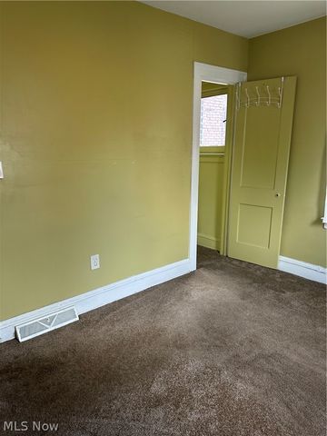 15415 Kinsman Road, Cleveland, OH 44120