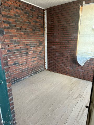 15415 Kinsman Road, Cleveland, OH 44120