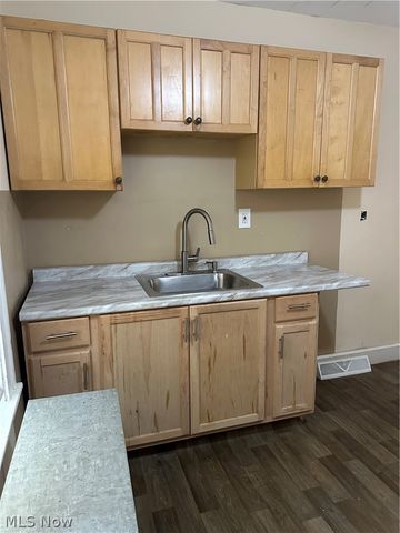 15415 Kinsman Road, Cleveland, OH 44120