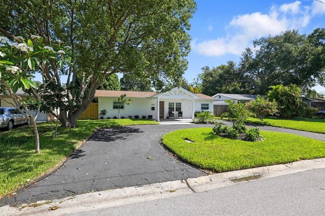 4229 7TH AVENUE N, St Petersburg, FL 33713