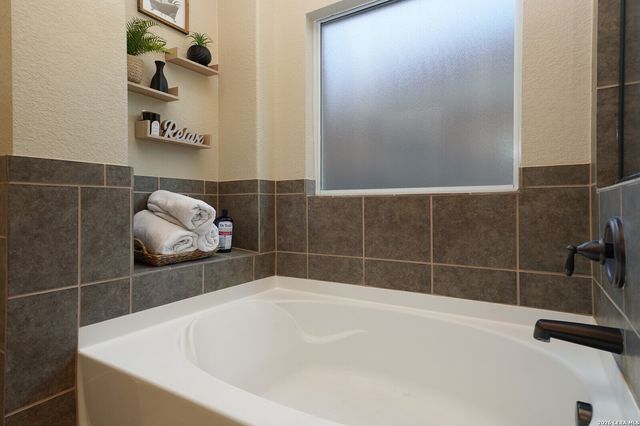 5539 Cross Pond, San Antonio, TX 78249