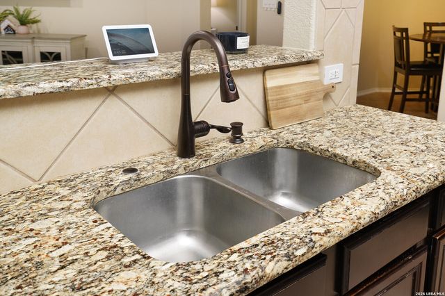 5539 Cross Pond, San Antonio, TX 78249