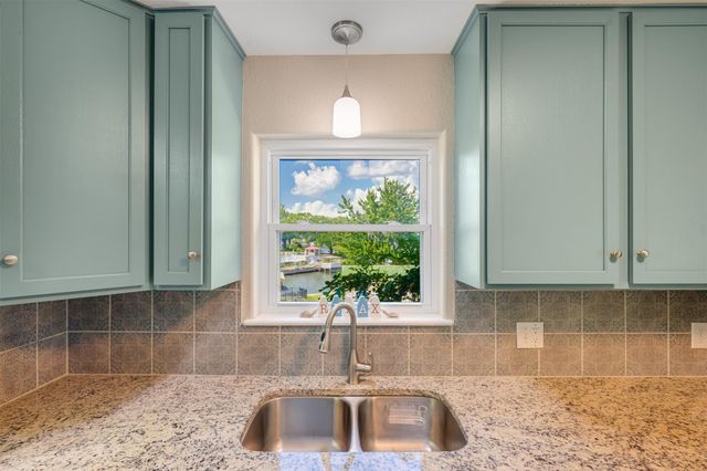 23340 Three Points Drive, Berryville, TX 75763