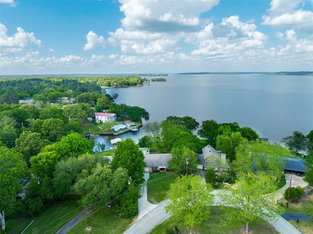23340 Three Points Drive, Berryville, TX 75763
