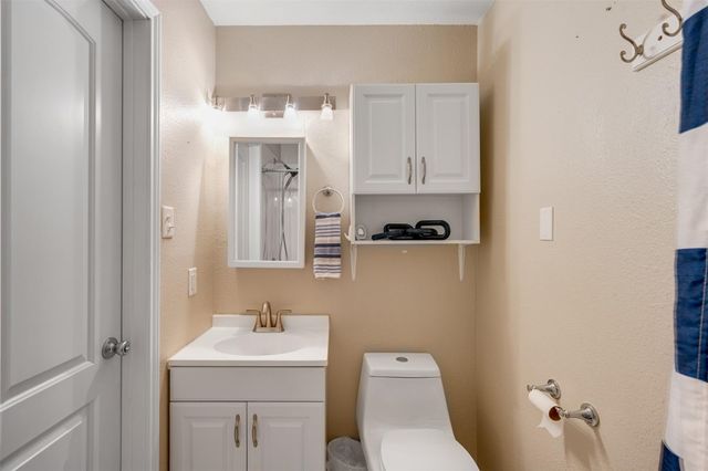 23340 Three Points Drive, Berryville, TX 75763