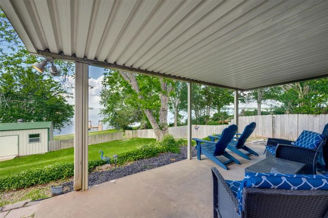 23340 Three Points Drive, Berryville, TX 75763