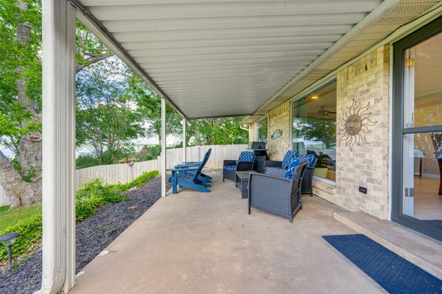 23340 Three Points Drive, Berryville, TX 75763